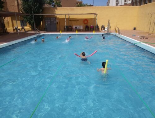 Comienzan las clases de natación en la piscina del CEIP Lucena Rivas