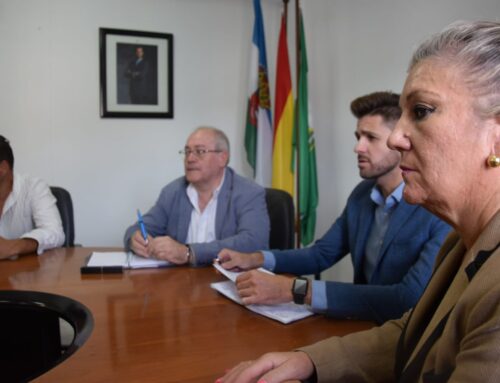 El equipo de Gobierno se reúne con el delegado de Fomento de la Junta, Antonio Ayllón