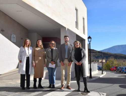 La delegada de Inclusión Social, Juventud, Familias e Igualdad, Matilde Ortiz visita la residencia Lanjarón Salud