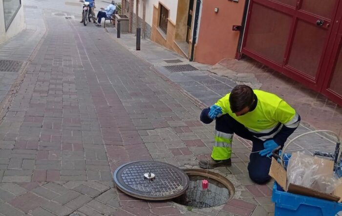 Avanza la campaña de control de plagas en Lanjarón, con actuaciones paralelas frente al mosquito del Nilo pese al nivel de riesgo bajo