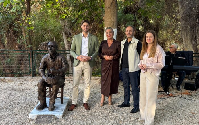 Inauguración escultura artesano Lanjarón