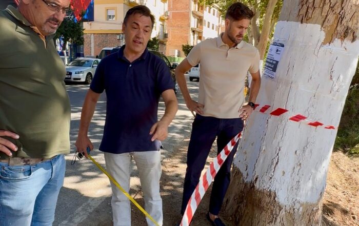 El alcalde y el concejal de Obras de Lanjarón visitan las obras del nuevo tramo del Paseo Biosaludable