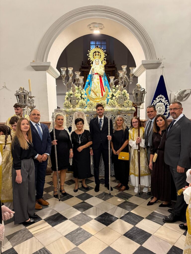 Autoridades acompañan a la Virgen del Rosario Lanjarón