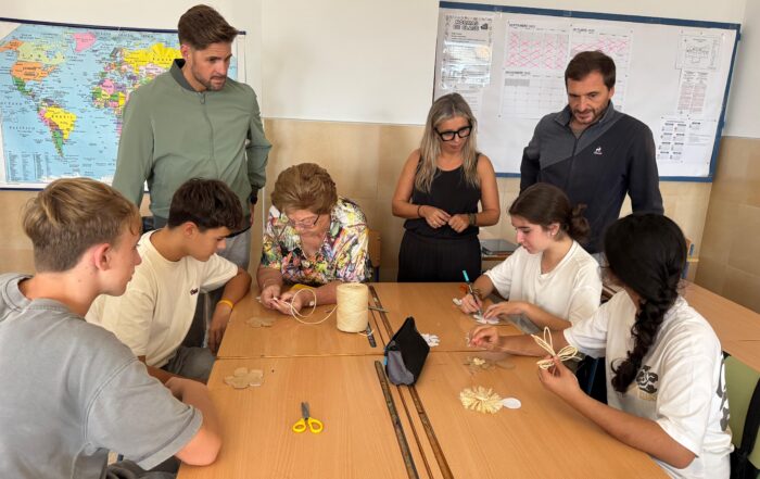 Visita al IES Lanjarón con motivo del Día Internacional de la Mujer Rural