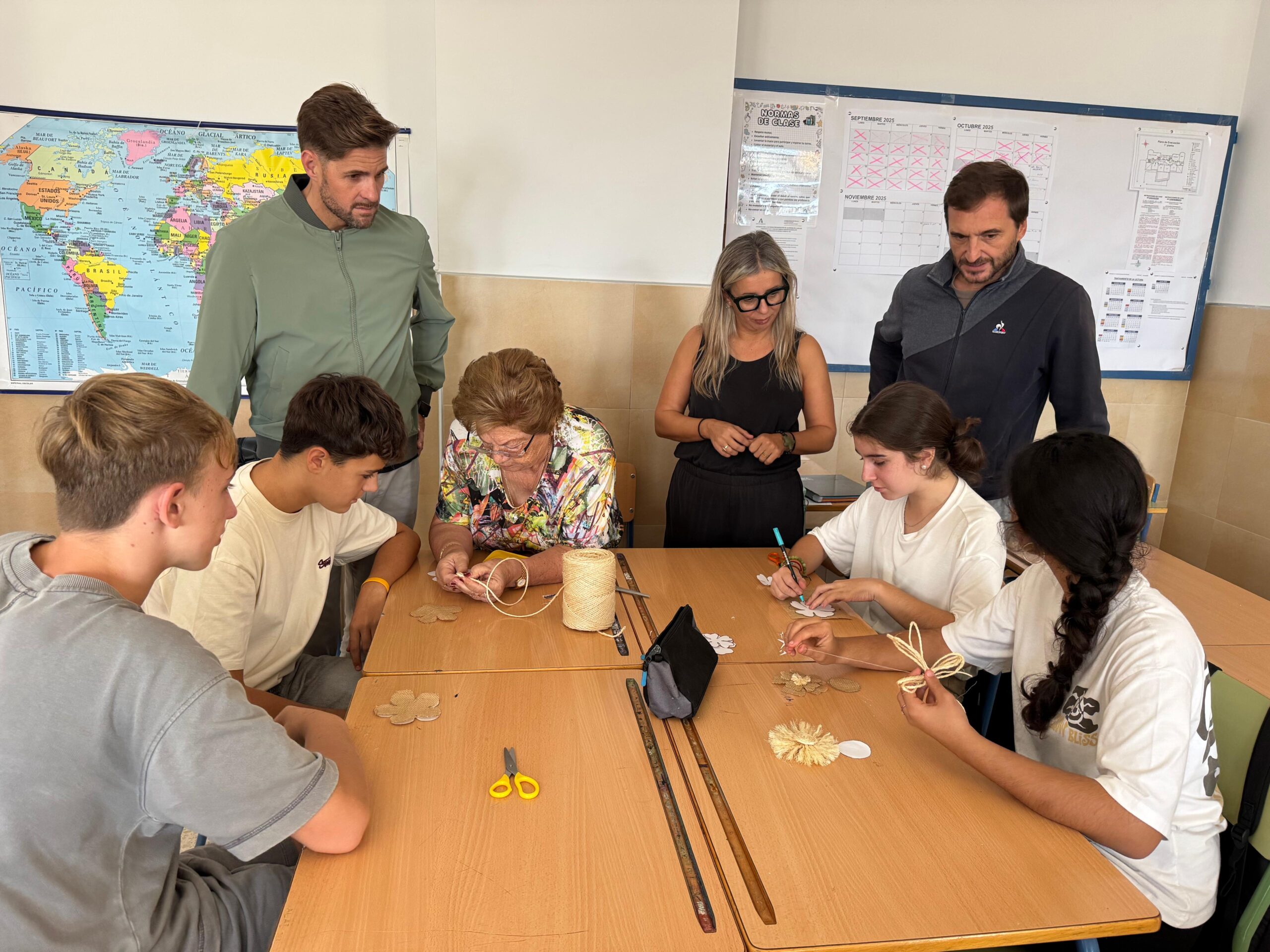 Visita al IES Lanjarón con motivo del Día Internacional de la Mujer Rural