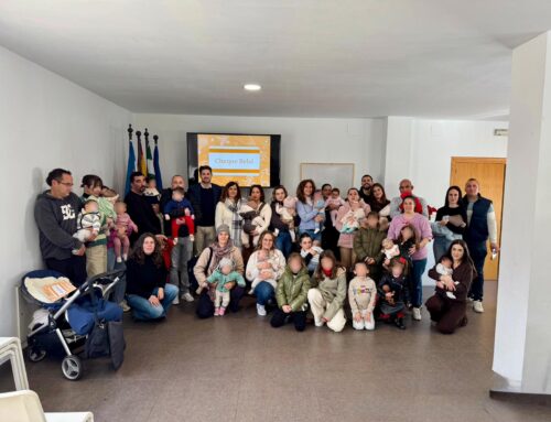 Lanjarón reparte ilusión el Día de Reyes con regalos en la residencia de mayores y la entrega del cheque bebé